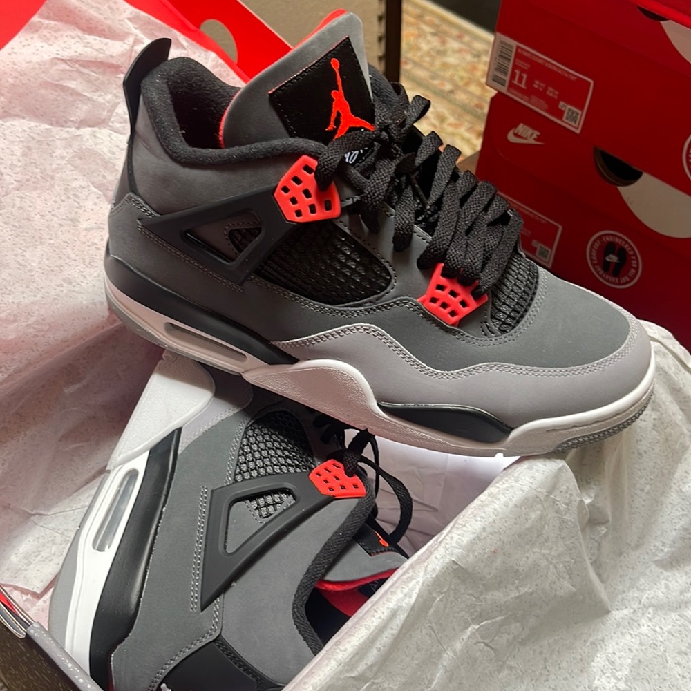 Air Jordan 4 Retro